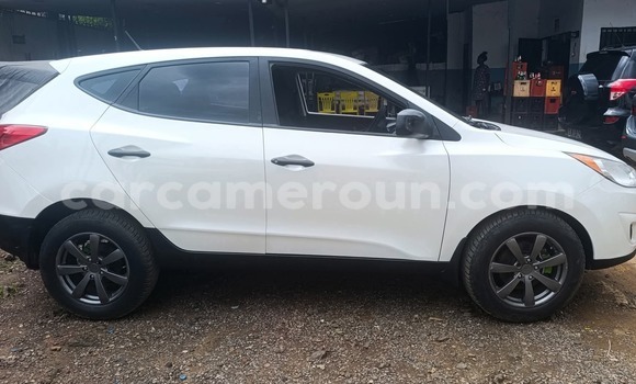 Sayi Na hannu Hyundai Tucson White Mota in Douala a Ƙasar Kamaru Sayi Na hannu Hyundai Tucson White Mota in Douala a Ƙasar Kamaru