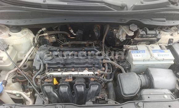 Sayi Na hannu Hyundai Tucson White Mota in Douala a Ƙasar Kamaru Sayi Na hannu Hyundai Tucson White Mota in Douala a Ƙasar Kamaru