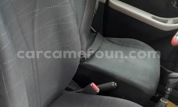 Sayi Sabo Toyota Yaris Azurfa Mota in Yaounde a Babban Kamaru Sayi Sabo Toyota Yaris Azurfa Mota in Yaounde a Babban Kamaru