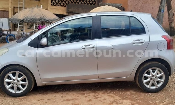 Sayi Sabo Toyota Yaris Azurfa Mota in Yaounde a Babban Kamaru Sayi Sabo Toyota Yaris Azurfa Mota in Yaounde a Babban Kamaru