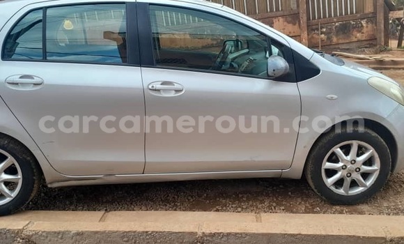 Sayi Sabo Toyota Yaris Azurfa Mota in Yaounde a Babban Kamaru Sayi Sabo Toyota Yaris Azurfa Mota in Yaounde a Babban Kamaru