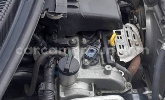 Sayi Sabo Toyota Yaris Azurfa Mota in Yaounde a Babban Kamaru Sayi Sabo Toyota Yaris Azurfa Mota in Yaounde a Babban Kamaru