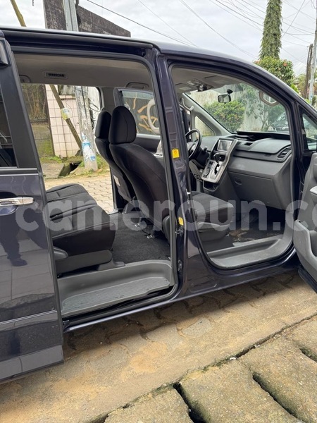 Big with watermark toyota voxy littoral cameroon douala 21573