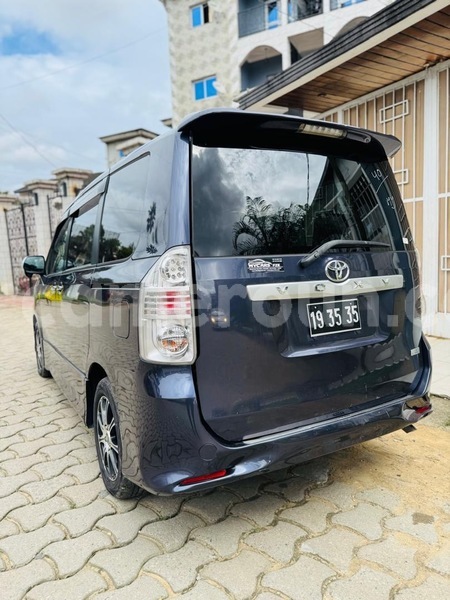 Big with watermark toyota voxy littoral cameroon douala 21573