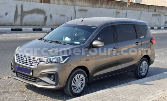 Sayi Na hannu Suzuki Ertiga Brown Mota in Douala a Ƙasar Kamaru