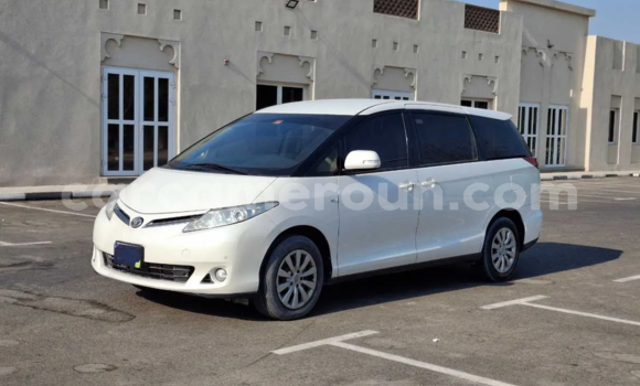 Buy Used Toyota Previa White Car in Douala in Littoral Cameroon