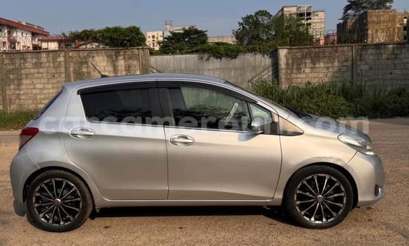 Acheter Import Voiture Toyota Vitz Gris à Douala, Littoral Cameroon Acheter Import Voiture Toyota Vitz Gris à Douala, Littoral Cameroon