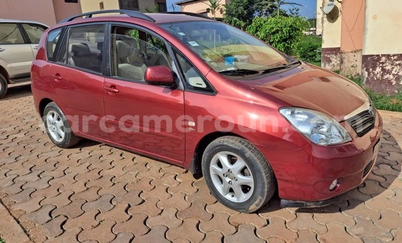 Sayi Na hannu Toyota Corolla Verso Red Mota in Yaounde a Babban Kamaru