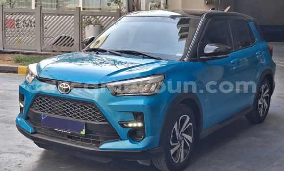 Buy Used Toyota Ractis Blue Car in Yaounde in Central Cameroon