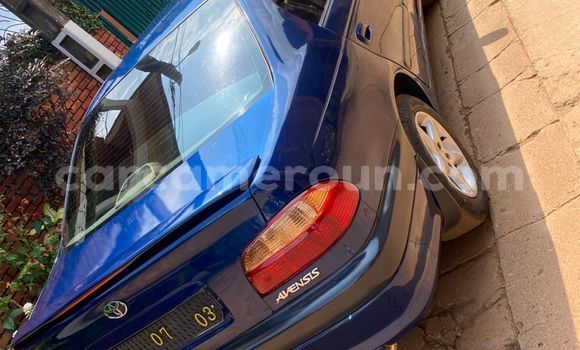 Sayi Na hannu Toyota Avensis Blue Mota in Yaounde a Babban Kamaru Sayi Na hannu Toyota Avensis Blue Mota in Yaounde a Babban Kamaru