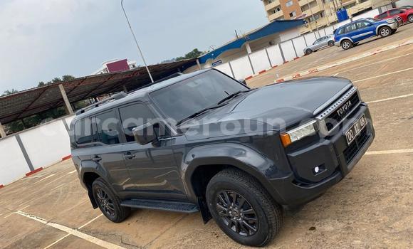 Sayi Na hannu Toyota Prado Black Mota in Yaounde a Babban Kamaru Sayi Na hannu Toyota Prado Black Mota in Yaounde a Babban Kamaru