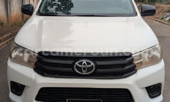Buy Used Toyota Pickup White Car in Yaounde in Central Cameroon