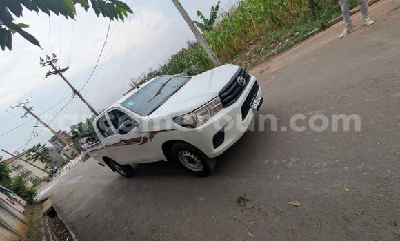 Acheter Occasion Voiture Toyota Pickup Blanc à Yaoundé, Central Cameroon Acheter Occasion Voiture Toyota Pickup Blanc à Yaoundé, Central Cameroon