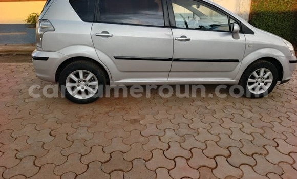 Acheter Occasion Voiture Toyota Corolla Verso Gris à Yaoundé, Central Cameroon
