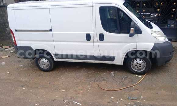 Sayi Sabo Citroen Spacetourer White Mota in Douala a Ƙasar Kamaru