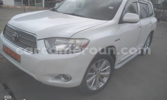 Sayi Na hannu Toyota Highlander White Mota in Douala a Ƙasar Kamaru Sayi Na hannu Toyota Highlander White Mota in Douala a Ƙasar Kamaru