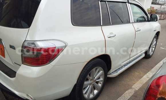 Sayi Na hannu Toyota Highlander White Mota in Douala a Ƙasar Kamaru Sayi Na hannu Toyota Highlander White Mota in Douala a Ƙasar Kamaru
