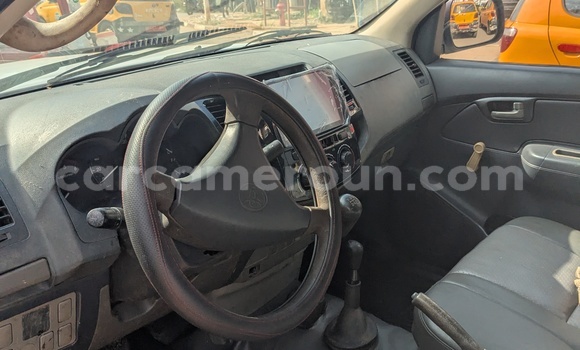 Acheter Occasion Voiture Toyota Hiluxe VIGO Blanc à Yaoundé, Central Cameroon Acheter Occasion Voiture Toyota Hiluxe VIGO Blanc à Yaoundé, Central Cameroon