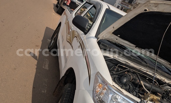 Acheter Occasion Voiture Toyota Hiluxe VIGO Blanc à Yaoundé, Central Cameroon Acheter Occasion Voiture Toyota Hiluxe VIGO Blanc à Yaoundé, Central Cameroon
