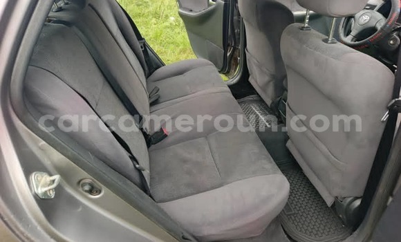 Sayi Na hannu Toyota Corolla Azurfa Mota in Yaounde a Babban Kamaru Sayi Na hannu Toyota Corolla Azurfa Mota in Yaounde a Babban Kamaru