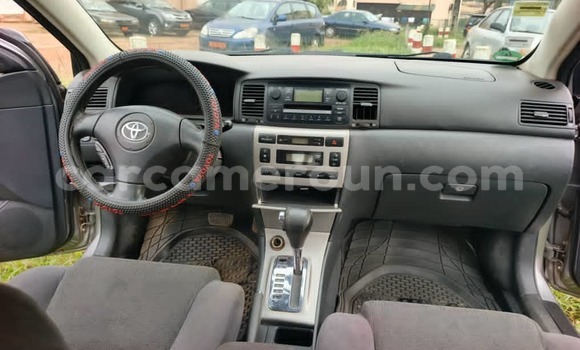 Sayi Na hannu Toyota Corolla Azurfa Mota in Yaounde a Babban Kamaru Sayi Na hannu Toyota Corolla Azurfa Mota in Yaounde a Babban Kamaru