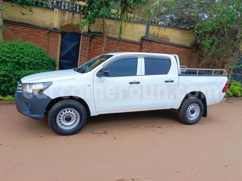 Big with watermark toyota hilux central cameroon yaounde 21624