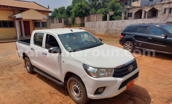Acheter Occasion Voiture Toyota Pickup Blanc à Yaoundé, Central Cameroon
