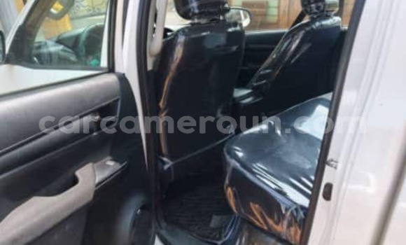 Acheter Occasion Voiture Toyota Pickup Blanc à Yaoundé, Central Cameroon Acheter Occasion Voiture Toyota Pickup Blanc à Yaoundé, Central Cameroon