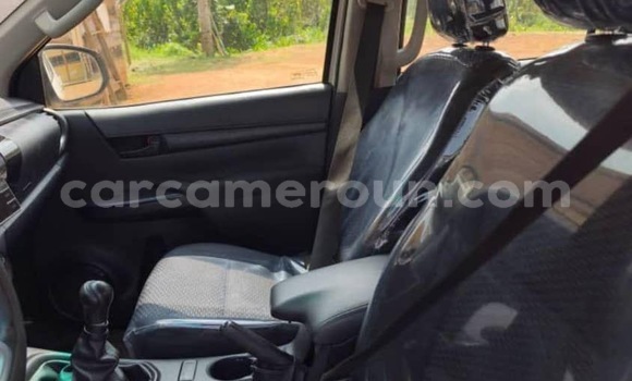 Acheter Occasion Voiture Toyota Pickup Blanc à Yaoundé, Central Cameroon Acheter Occasion Voiture Toyota Pickup Blanc à Yaoundé, Central Cameroon