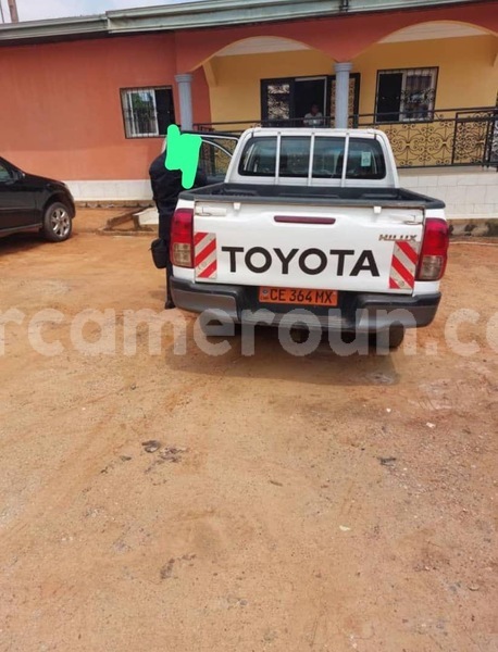Big with watermark toyota pickup central cameroon yaounde 21628