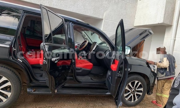 Acheter Occasion Voiture Toyota Land Cruiser Noir à Yaoundé, Central Cameroon Acheter Occasion Voiture Toyota Land Cruiser Noir à Yaoundé, Central Cameroon