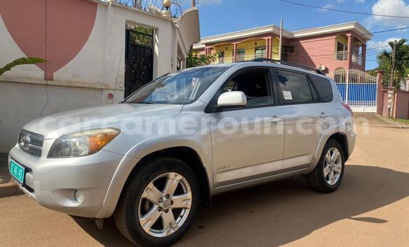 Sayi Na hannu Toyota RAV4 Azurfa Mota in Yaounde a Babban Kamaru Sayi Na hannu Toyota RAV4 Azurfa Mota in Yaounde a Babban Kamaru