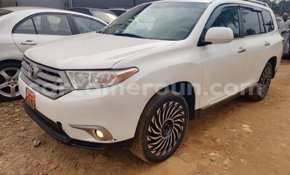 Sayi Na hannu Toyota Highlander White Mota in Yaounde a Babban Kamaru Sayi Na hannu Toyota Highlander White Mota in Yaounde a Babban Kamaru