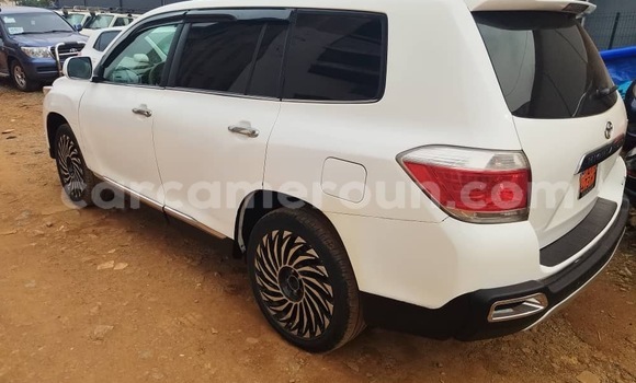 Sayi Na hannu Toyota Highlander White Mota in Yaounde a Babban Kamaru Sayi Na hannu Toyota Highlander White Mota in Yaounde a Babban Kamaru