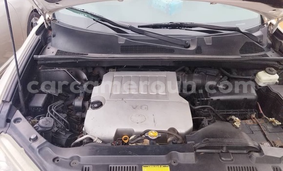 Sayi Na hannu Toyota Highlander White Mota in Yaounde a Babban Kamaru Sayi Na hannu Toyota Highlander White Mota in Yaounde a Babban Kamaru