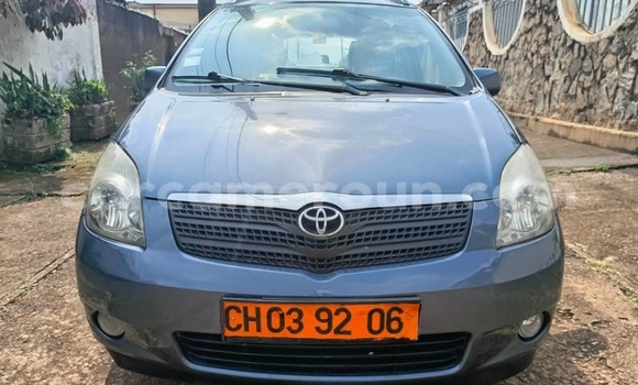 Sayi Na hannu Toyota Corolla Verso Blue Mota in Yaounde a Babban Kamaru