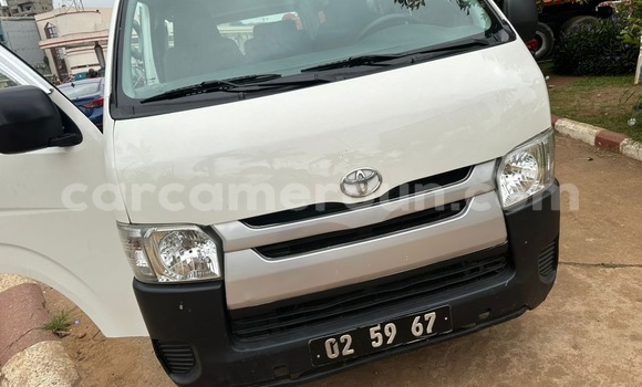 Sayi Na hannu Toyota Hiace White Mota in Yaounde a Babban Kamaru Sayi Na hannu Toyota Hiace White Mota in Yaounde a Babban Kamaru