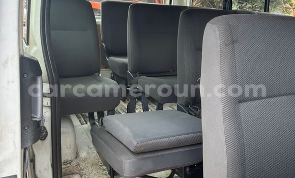 Sayi Na hannu Toyota Hiace White Mota in Yaounde a Babban Kamaru Sayi Na hannu Toyota Hiace White Mota in Yaounde a Babban Kamaru