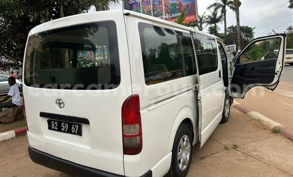 Sayi Na hannu Toyota Hiace White Mota in Yaounde a Babban Kamaru Sayi Na hannu Toyota Hiace White Mota in Yaounde a Babban Kamaru