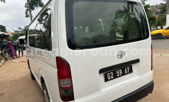 Sayi Na hannu Toyota Hiace White Mota in Yaounde a Babban Kamaru Sayi Na hannu Toyota Hiace White Mota in Yaounde a Babban Kamaru