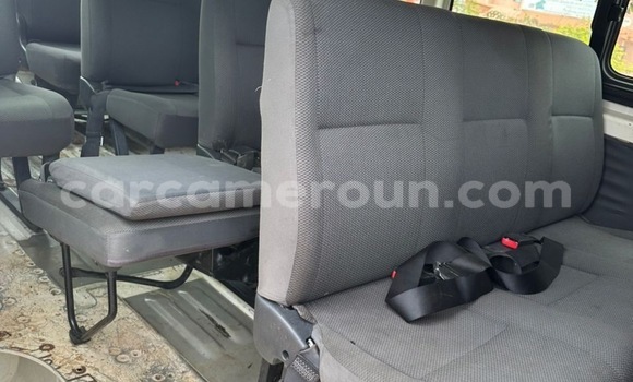 Sayi Na hannu Toyota Hiace White Mota in Yaounde a Babban Kamaru Sayi Na hannu Toyota Hiace White Mota in Yaounde a Babban Kamaru