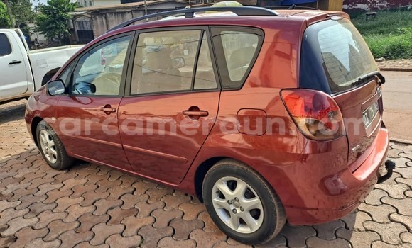 Sayi Na hannu Toyota Corolla Verso Red Mota in Yaounde a Babban Kamaru
