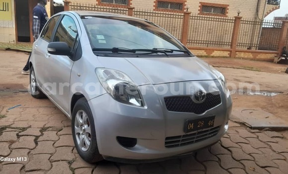 Acheter Occasion Voiture Toyota Vitz Gris à Yaoundé, Central Cameroon Acheter Occasion Voiture Toyota Vitz Gris à Yaoundé, Central Cameroon