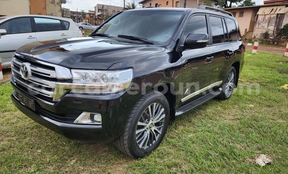 Sayi Na hannu Toyota Land Cruiser Black Mota in Yaounde a Babban Kamaru Sayi Na hannu Toyota Land Cruiser Black Mota in Yaounde a Babban Kamaru