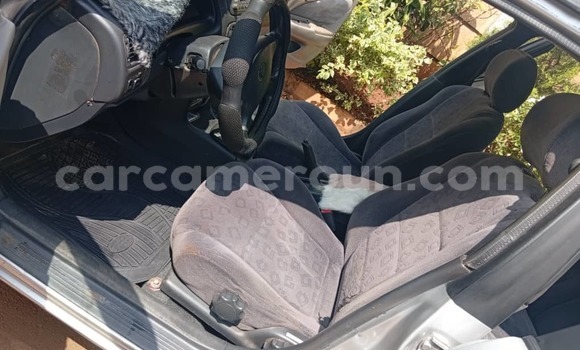 Sayi Na hannu Toyota Corolla Azurfa Mota in Yaounde a Babban Kamaru Sayi Na hannu Toyota Corolla Azurfa Mota in Yaounde a Babban Kamaru