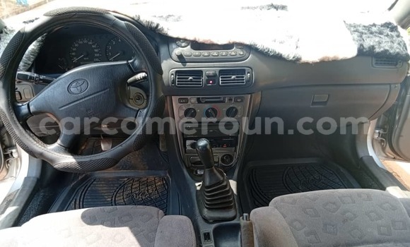 Sayi Na hannu Toyota Corolla Azurfa Mota in Yaounde a Babban Kamaru Sayi Na hannu Toyota Corolla Azurfa Mota in Yaounde a Babban Kamaru