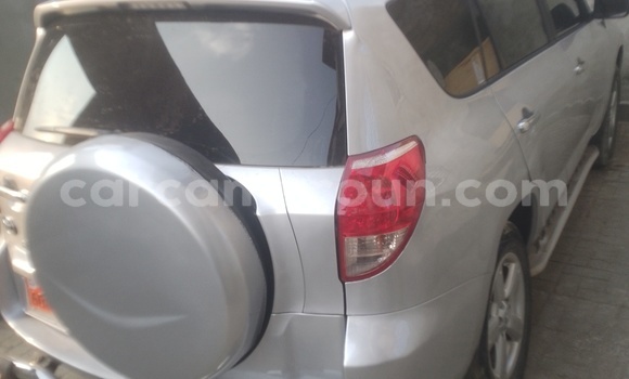 Acheter Occasion Voiture Toyota RAV4 Gris à Douala, Littoral Cameroon Acheter Occasion Voiture Toyota RAV4 Gris à Douala, Littoral Cameroon