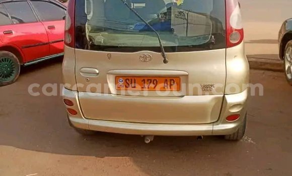 Sayi Na hannu Toyota Verso Azurfa Mota in Yaounde a Babban Kamaru Sayi Na hannu Toyota Verso Azurfa Mota in Yaounde a Babban Kamaru