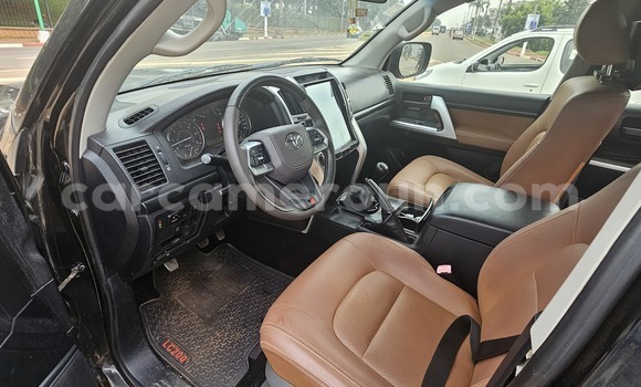 Acheter Occasion Voiture Toyota Land Cruiser Prado Noir à Yaoundé, Central Cameroon Acheter Occasion Voiture Toyota Land Cruiser Prado Noir à Yaoundé, Central Cameroon