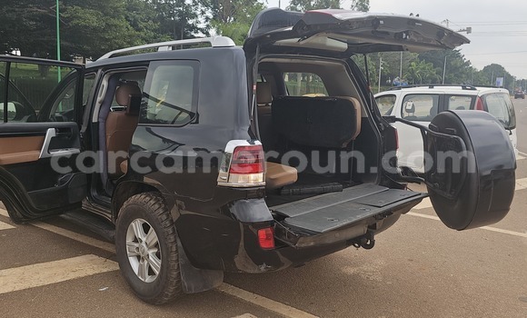 Acheter Occasion Voiture Toyota Land Cruiser Prado Noir à Yaoundé, Central Cameroon Acheter Occasion Voiture Toyota Land Cruiser Prado Noir à Yaoundé, Central Cameroon